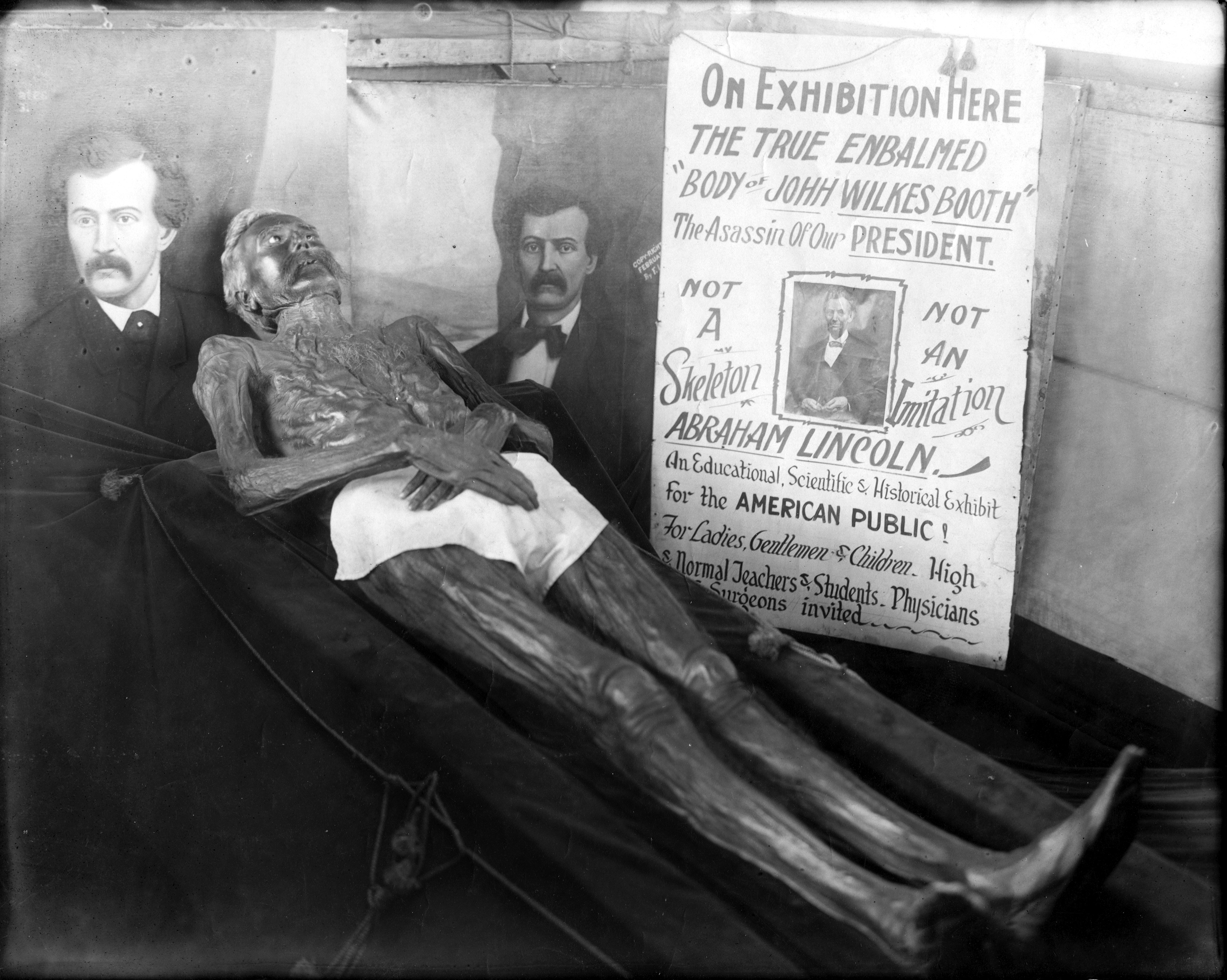 Black and white photo of exhibit purporting to show the mummified corpse of John Wilkes Booth.