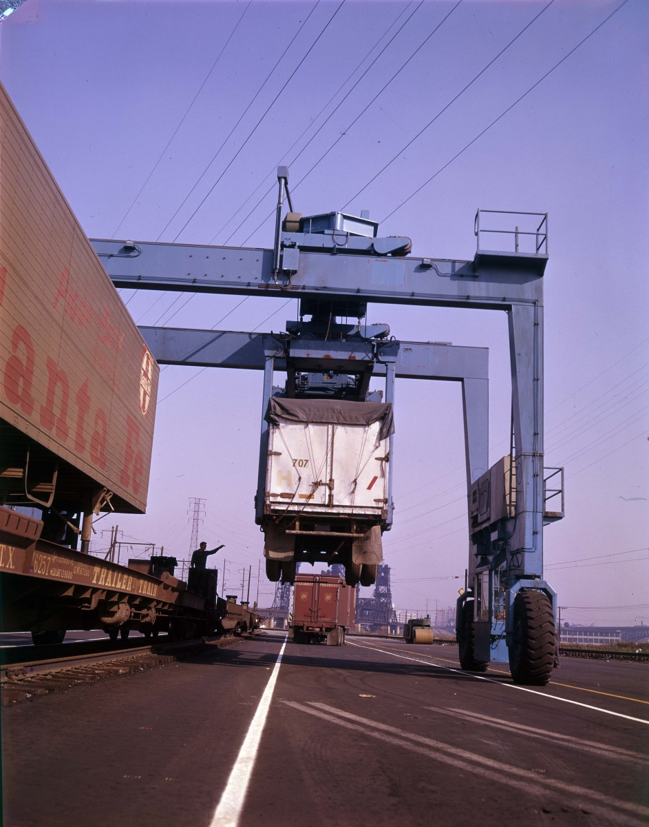 Loading truck trailers on Trailer Train cars at Meadows Yard outside New York City, 1960s.