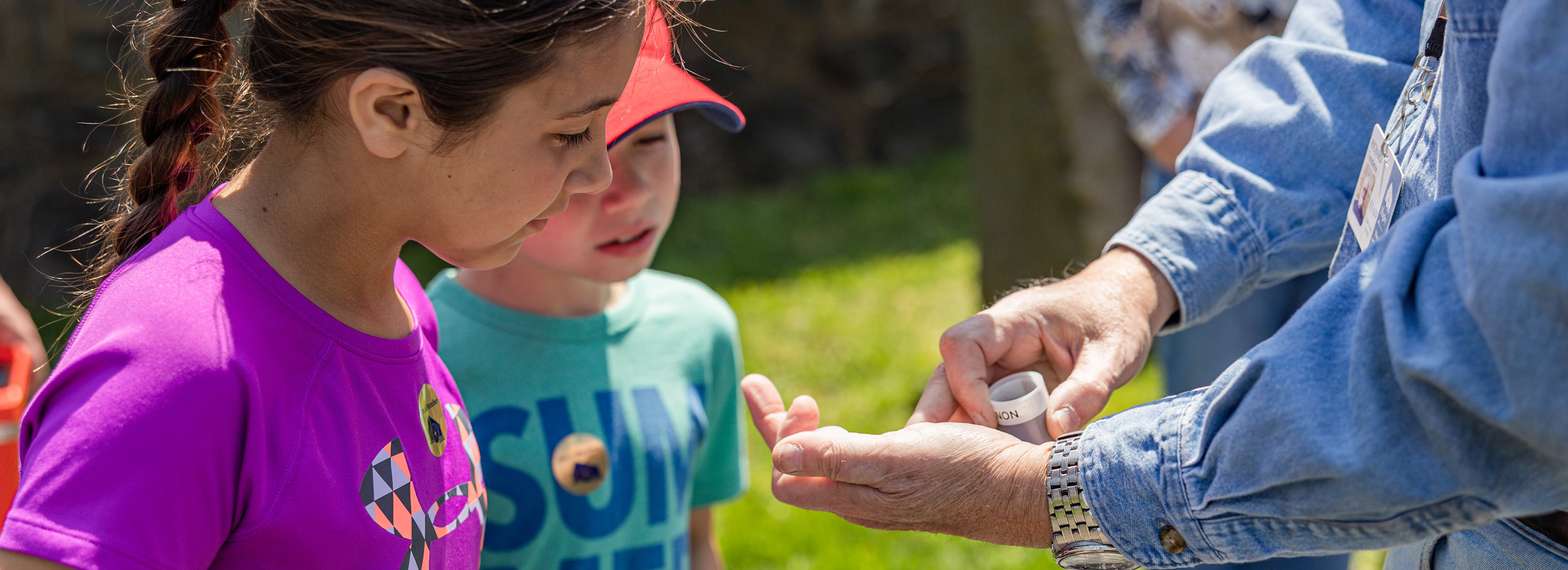 K-5 Hands on History