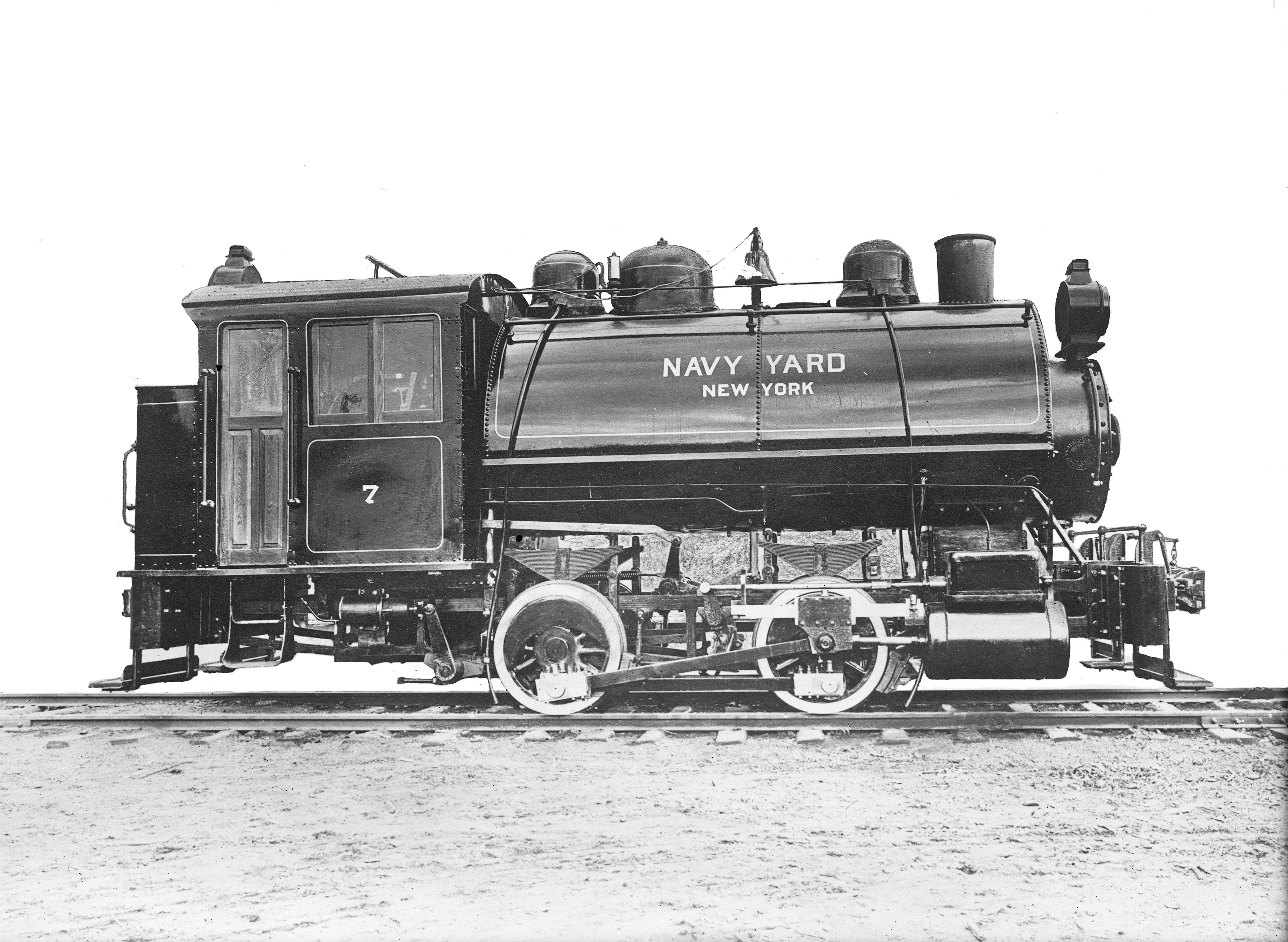 Black and white locomotive with Navy Yard - New York printed on the side.