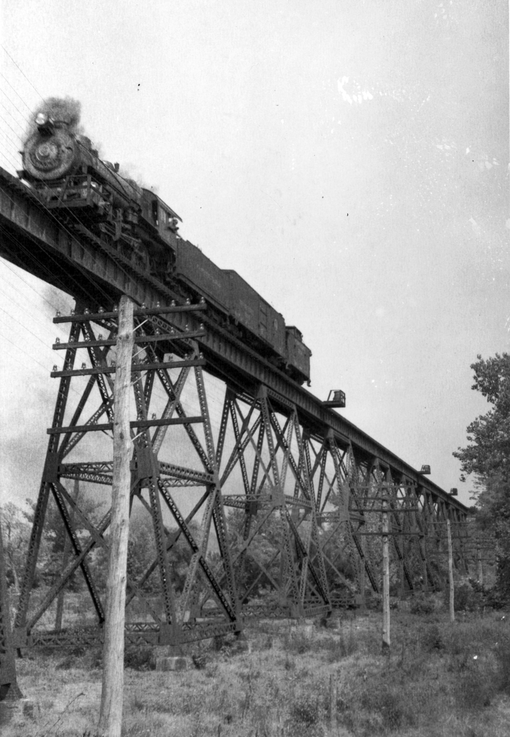 Black and white image of a steam-powered locomotive operated by the Pennsylvania Railroad on the elevated Octoraro Bridge near Oxford, Pennsylvania