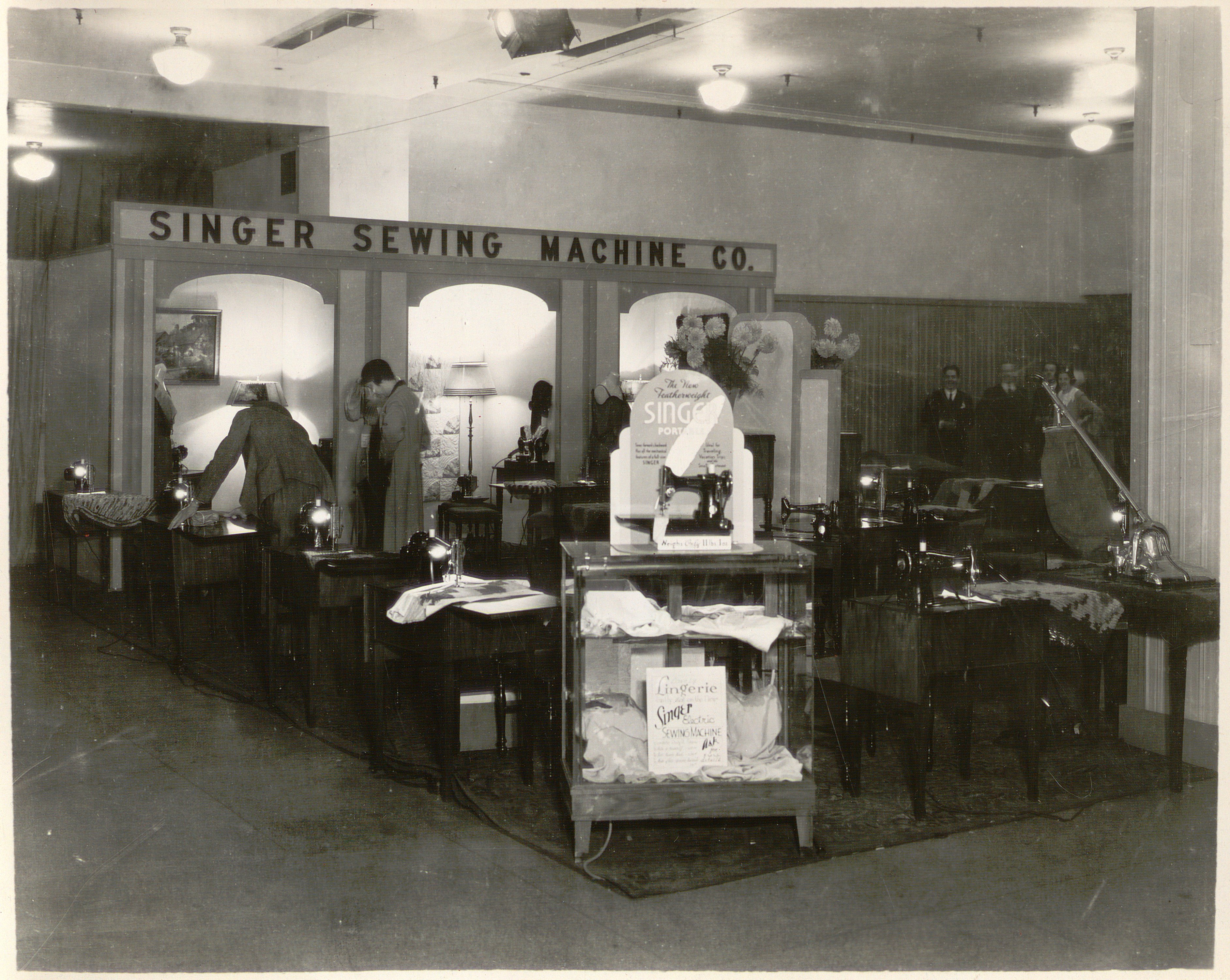 Black and white image of the Singer Sewer Company exhibit at the National Electrical and Radio Exposition.