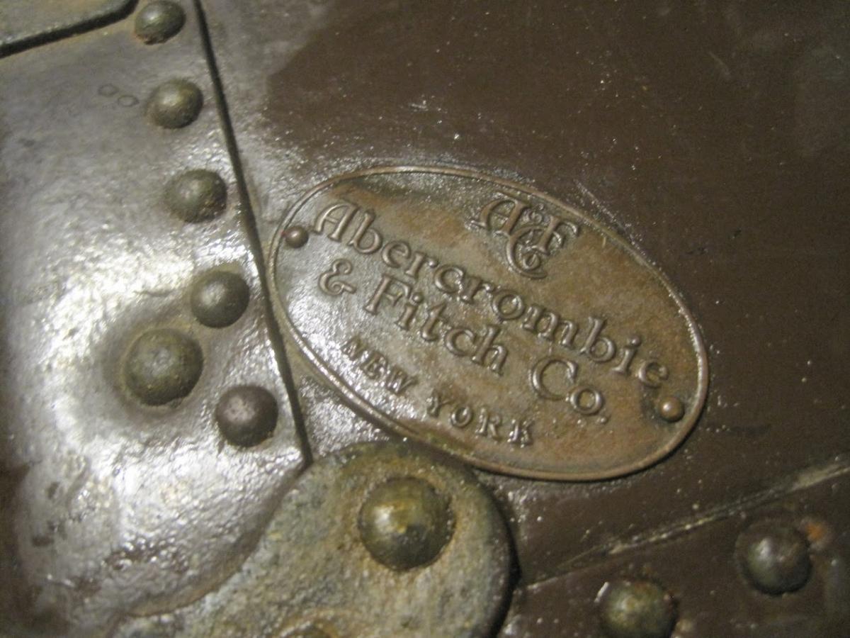 Abercrombie metal plate