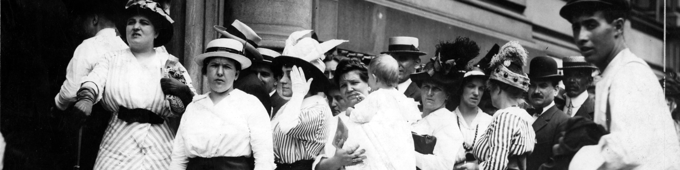 Long bank line, mostly women, in the early 19th century