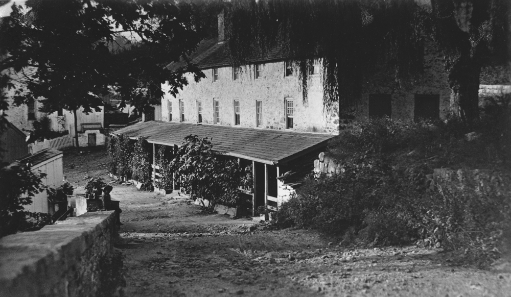 Homes of E.I. du Pont de Nemours & Company employees on first block of Walker's Bank