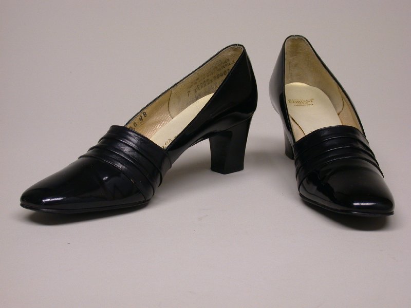 where are naturalizer shoes made