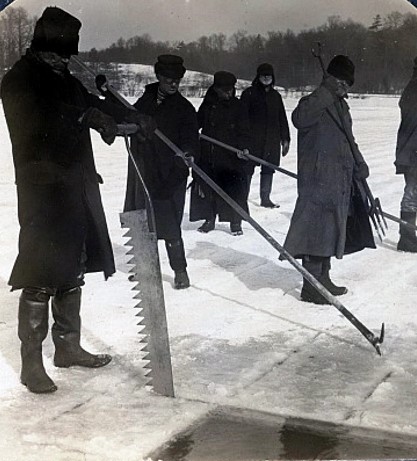 Ice harvesting with hand saws