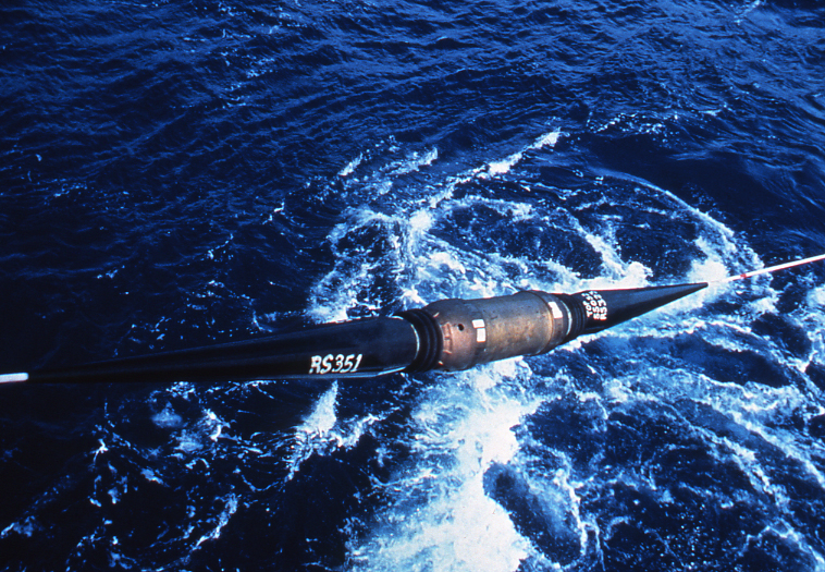 Laying fiber optic cable underwater