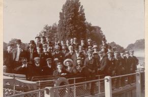 Black and white group photograph of a large number of men, taken outdoors.